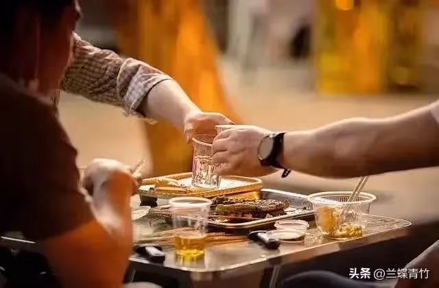 同學買房借我6萬,他拿到錢就把我拉黑,5年後同學登門,我明白了