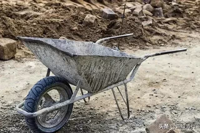 同學買房借我6萬,他拿到錢就把我拉黑,5年後同學登門,我明白了