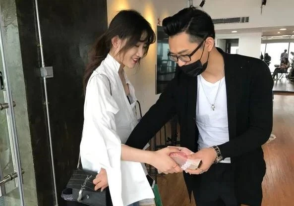 員工打9個電話請假，老闆一個都沒接，回家收到老闆信息紅了眼眶