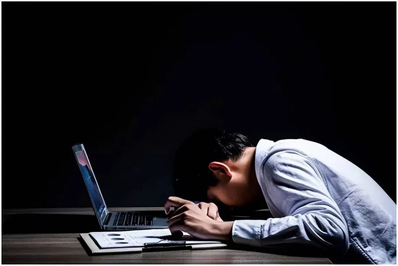 員工打9個電話請假，老闆一個都沒接，回家收到老闆信息紅了眼眶