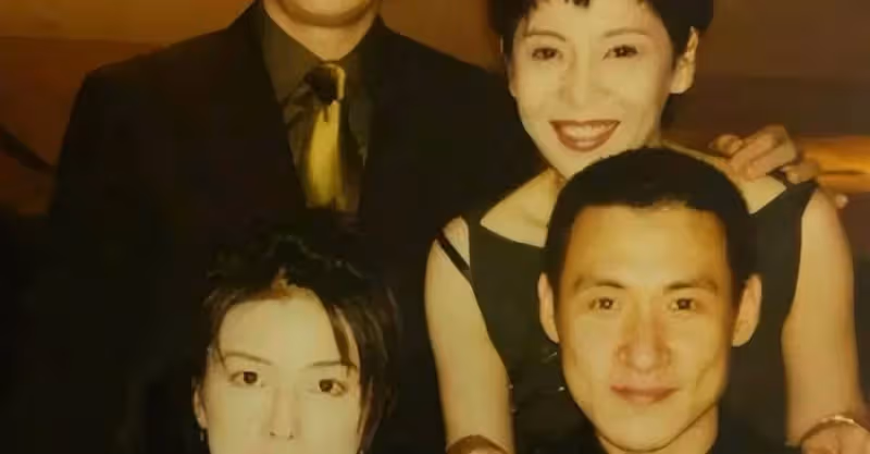 向華強原配丁佩，面對「插足」的陳蘭，不哭不鬧笑著「讓位」成全最體面的「婚外情」40年後才知：她是真的明智