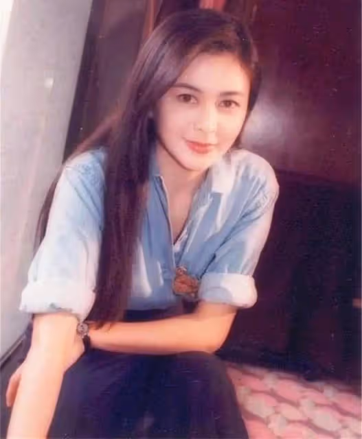 關之琳頻繁約前任年輕女友聚會,開心喝酒不尷尬,60歲氣質更出眾