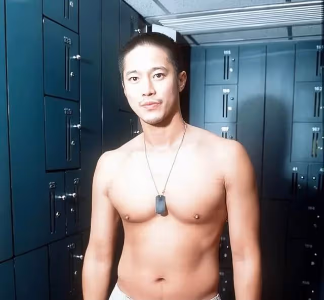 突發!香港知名男星患重病,身體虛弱不便露面,富二代妻子感擔憂