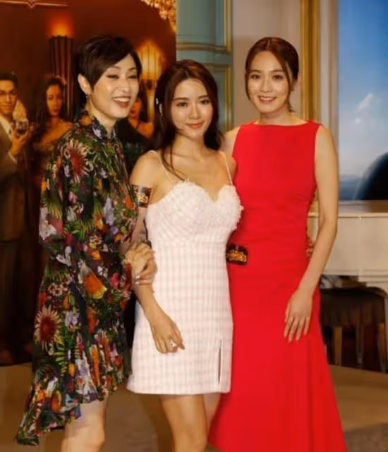 仍待字閨中!55歲女星自認還憧憬愛情,被閨蜜投訴戀愛腦也不在怕