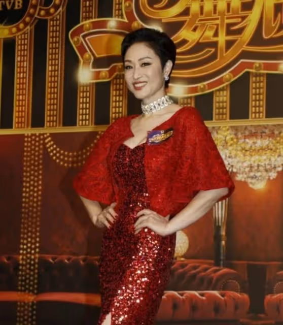 仍待字閨中!55歲女星自認還憧憬愛情,被閨蜜投訴戀愛腦也不在怕