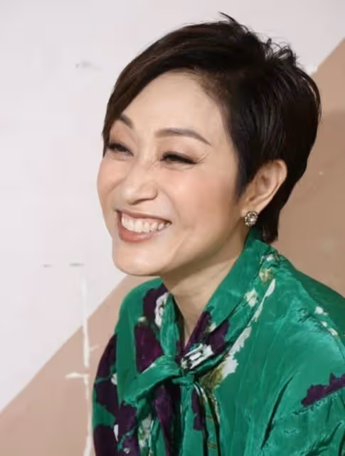 仍待字閨中!55歲女星自認還憧憬愛情,被閨蜜投訴戀愛腦也不在怕