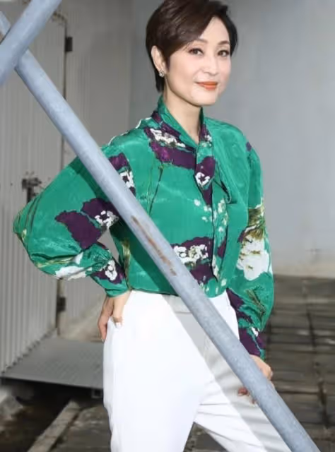 仍待字閨中!55歲女星自認還憧憬愛情,被閨蜜投訴戀愛腦也不在怕