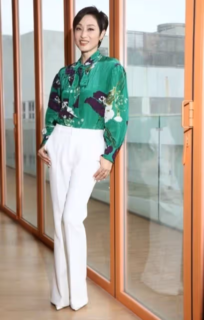仍待字閨中!55歲女星自認還憧憬愛情,被閨蜜投訴戀愛腦也不在怕