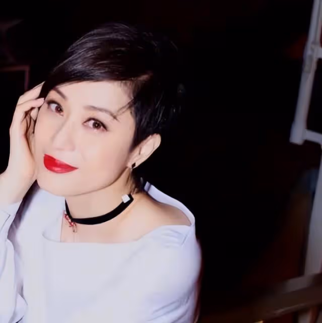 仍待字閨中!55歲女星自認還憧憬愛情,被閨蜜投訴戀愛腦也不在怕