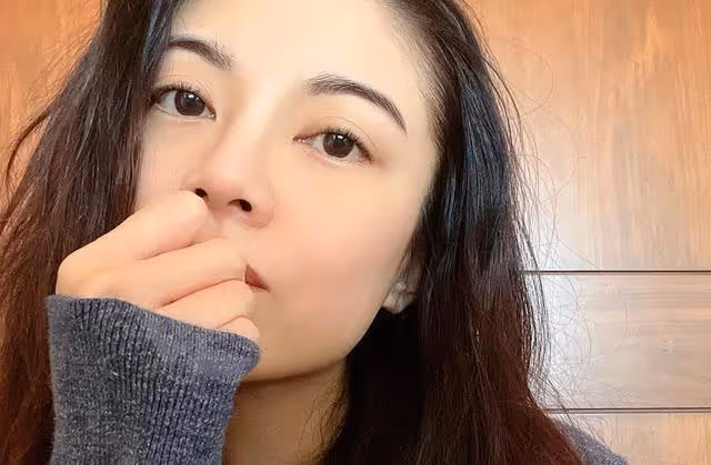 有錢非擇偶標準!港女星自認有能力養自己,曾被指腳踏兩船感委屈