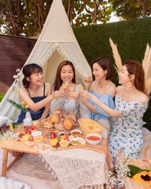 TVB女星與圈中高顏值姐妹團露營！有人嫁豪門，被指美女配野獸