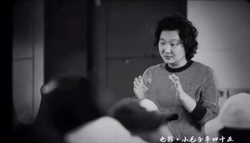 王大治一家三口西安買新房，頂著泡麵頭太邋遢，女兒粘著爸爸撒嬌
