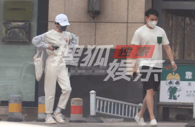 張慧雯獲男友開百萬豪車接機，甜靠肩頭玩遊戲，同宿一夜後去醫院