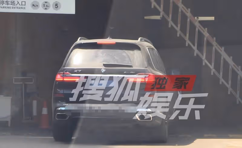 張慧雯獲男友開百萬豪車接機，甜靠肩頭玩遊戲，同宿一夜後去醫院