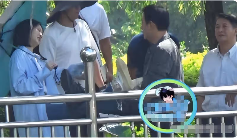 張慧雯獲男友開百萬豪車接機，甜靠肩頭玩遊戲，同宿一夜後去醫院