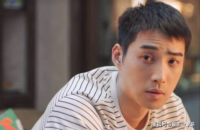 《熟年》夾在老戲骨中的糊弄鬼?一個噴嚏,把何美蓮的演技全暴露了