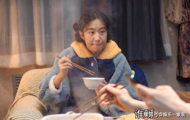 《熟年》夾在老戲骨中的糊弄鬼?一個噴嚏,把何美蓮的演技全暴露了