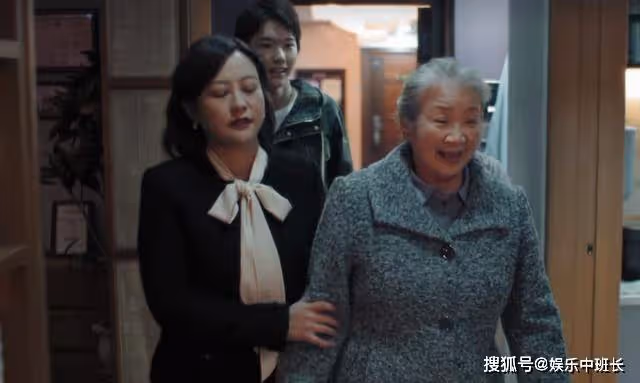 《熟年》薩克斯爺爺出場後,才懂倪老太為子守寡30年有多可惜