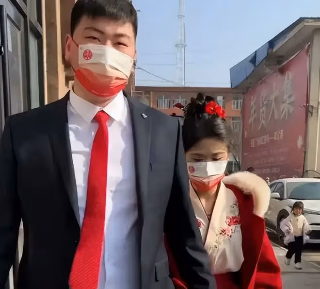 朱小偉疑是接盤俠?曝陳萌離異帶娃,真實身份被扒,網友:被騙了