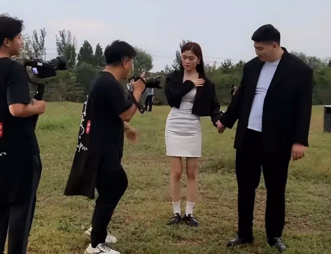 朱小偉疑是接盤俠？曝陳萌離異帶娃，真實身份被扒，網友：被騙了