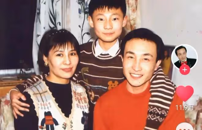 65歲鞏漢林曬全家福拍攝過程,被指基因強大,兒子蓄鬚變壯遭吐槽