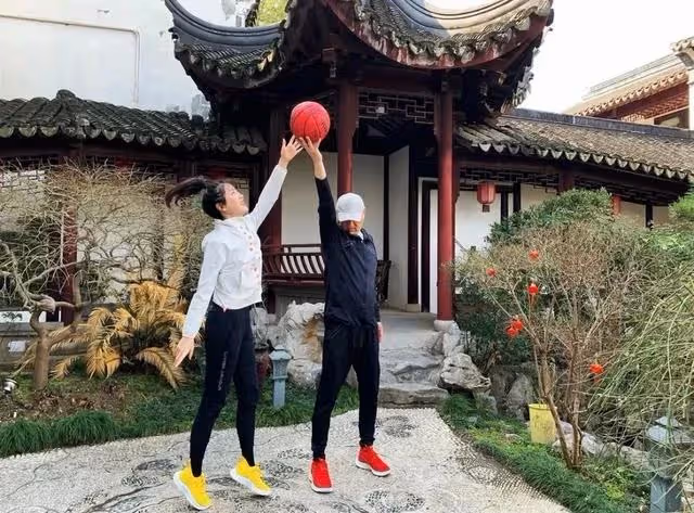 90後開始做全職兒女:把父母當老闆,關係更好了