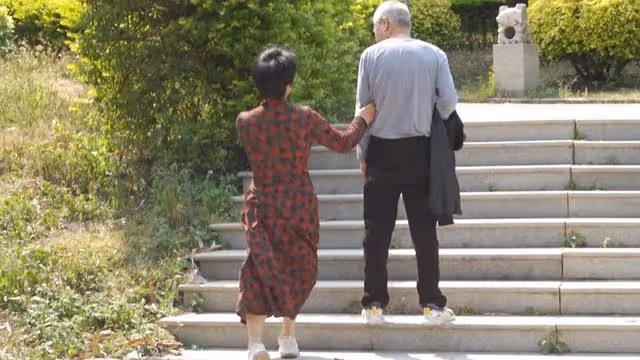 90後開始做全職兒女:把父母當老闆,關係更好了