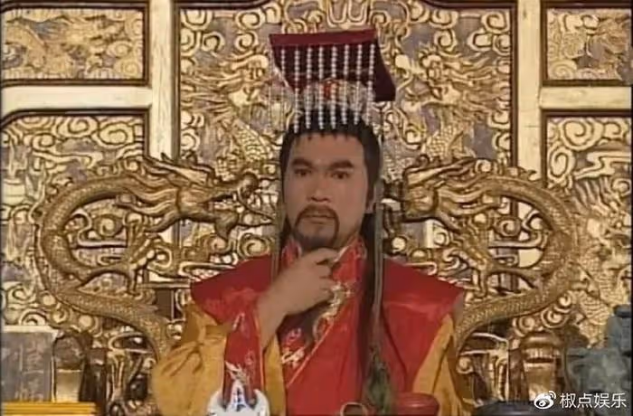 愛得痴纏!72歲香港戲骨年底迎娶36歲女友,7套房產已轉給女方