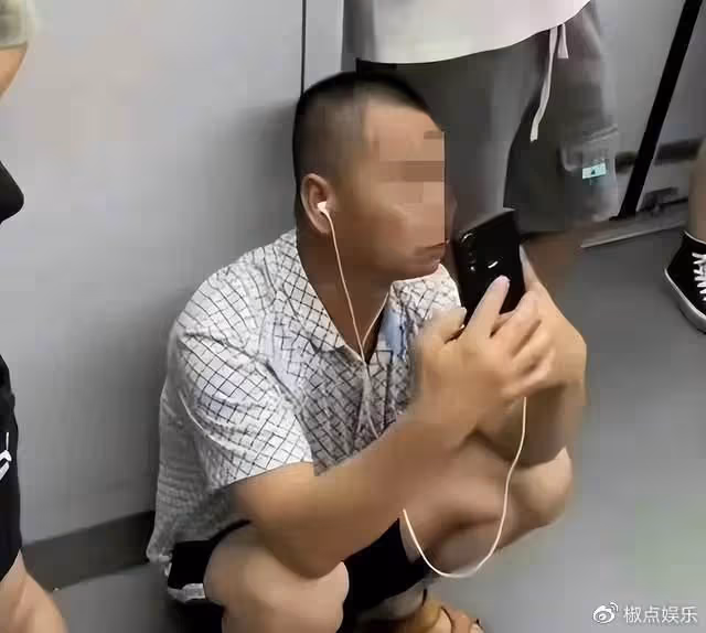 川大女生哭訴學校要開除她，大叔兒子稱給她機會，該不該嚴懲？