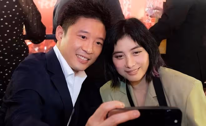 霍震霆帶兒子入局賭王家族事業，未來將與何猷亨何猷啟共事