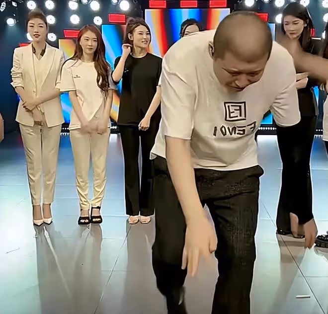 網紅喝酒又出事:二驢喝酒被送進搶救室,目前仍沒脫離生命危險