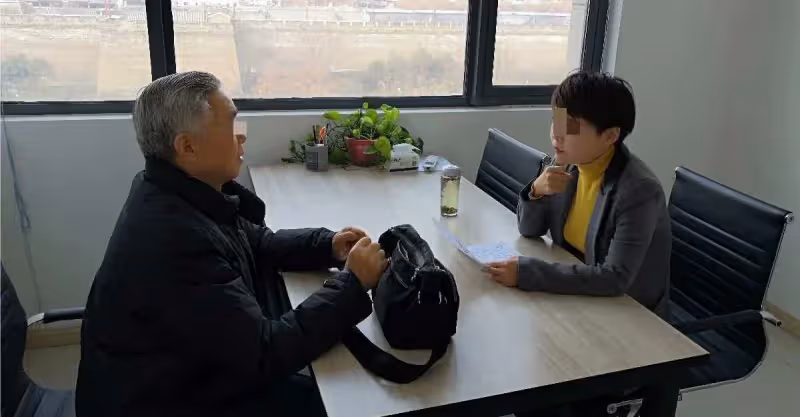 我爸傍富婆，失蹤了30年，現在他孤獨的回來，求我認他