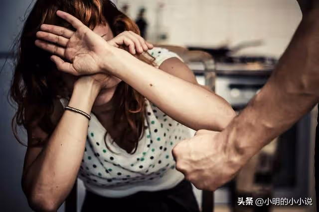 真實故事:我爸52歲帶著鄰居私奔了,我支持他,我媽狠狠地打了我