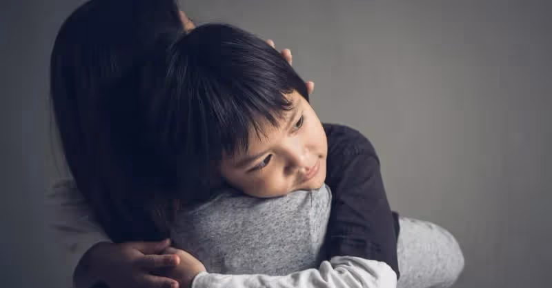 我42歲，我爸30年不見我，要求我送2套房子給後媽的2個兒子