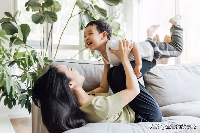 我42歲,我爸30年不見我,要求我送2套房子給後媽的2個兒子