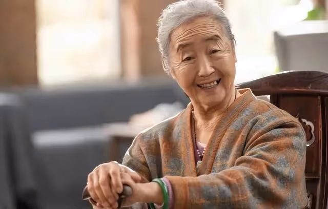 岳母來養老,每月給2千生活費,3個月後我不顧妻子反對也要送她走
