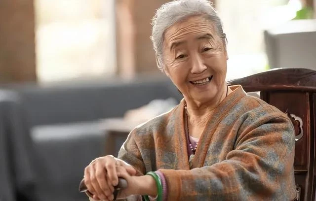 岳母來養老，每月給2千生活費，3個月後我不顧妻子反對也要送她走