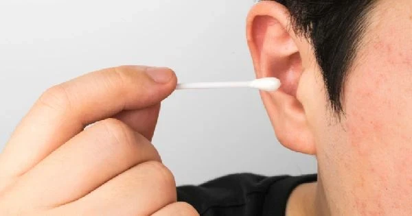 男友「耳屎堵住、牙齒長黑垢」！女忍一年還沒分手：難以接受他靠近我