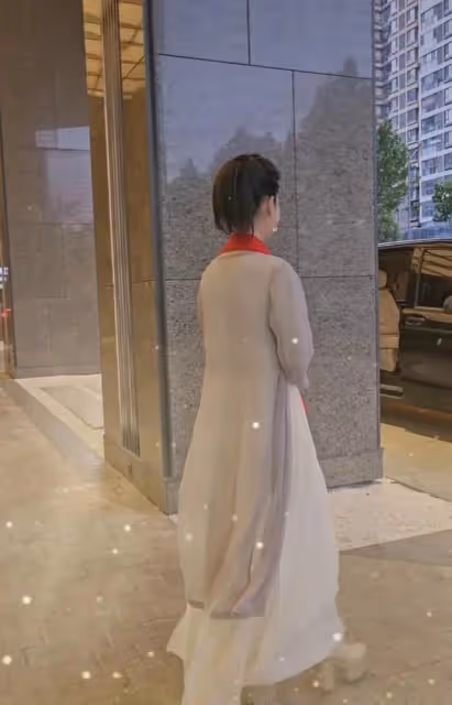 於文華攜老公罕秀恩愛！男方身材發福幸福肥，結婚22年無子仍恩愛