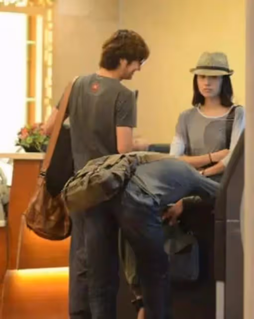 王大治:攜妻女西安看房,均價8500元一平米,其泡麵頭神似張紀中