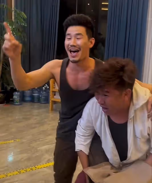 演員謝孟偉因形象不佳,製片方要求導演刪除戲份,怕影響電影票房