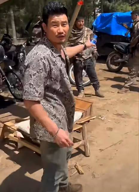 演員謝孟偉因形象不佳,製片方要求導演刪除戲份,怕影響電影票房