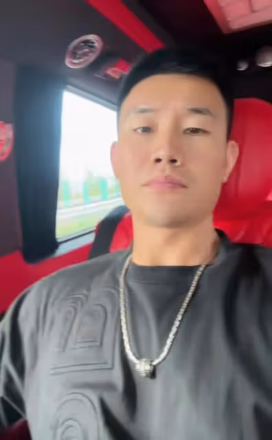 演員謝孟偉因形象不佳,製片方要求導演刪除戲份,怕影響電影票房