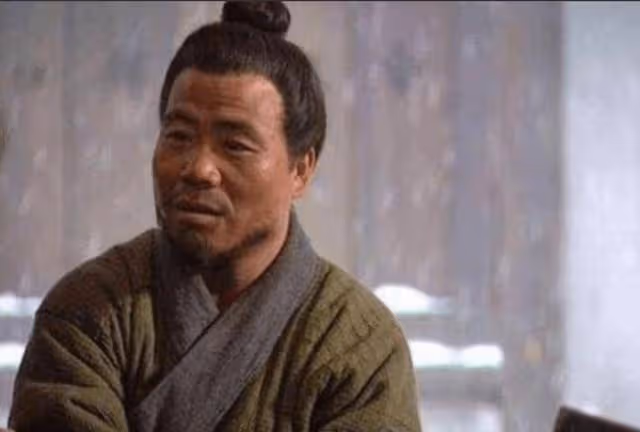 他是身高一米四的武術冠軍,妻子比他高30公分,因飾演武大郎爆紅
