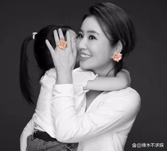 林心如帶女兒做公益被罵慘!6歲小海豚肉嘟嘟,和生日照變化大!