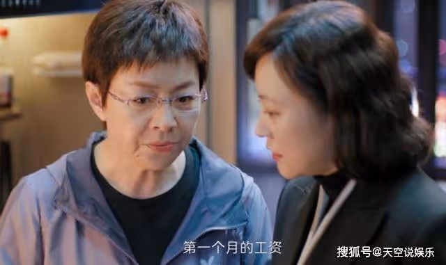 《熟年》吞了保姆錢,還把婆婆伺候進醫院,二琥才是整部劇的正常人