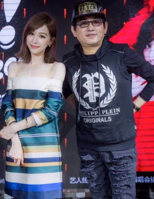 王心凌顏值重回巔峰?搭一字肩裙好少女,可僵硬臉皮還是暴露一切