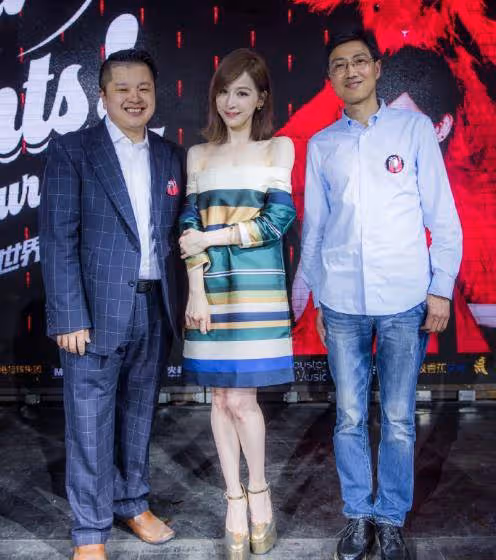 王心凌顏值重回巔峰?搭一字肩裙好少女,可僵硬臉皮還是暴露一切