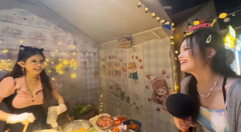網紅「狗頭蘿莉」賣煎餅月總結,出攤31天倒貼2萬7,女性顧客七成