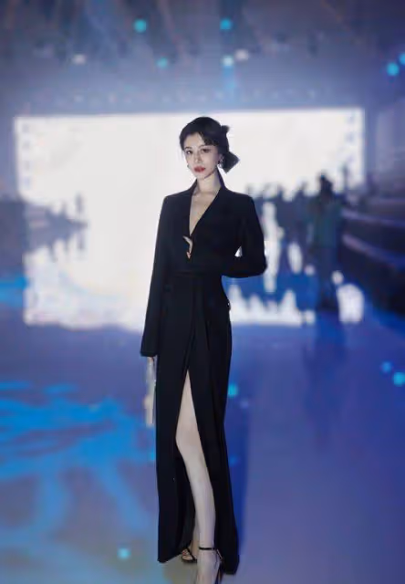 葛天真不愧是劉翔的前妻!「飽滿身材」穿一字肩薄紗裙,氣質驚艷
